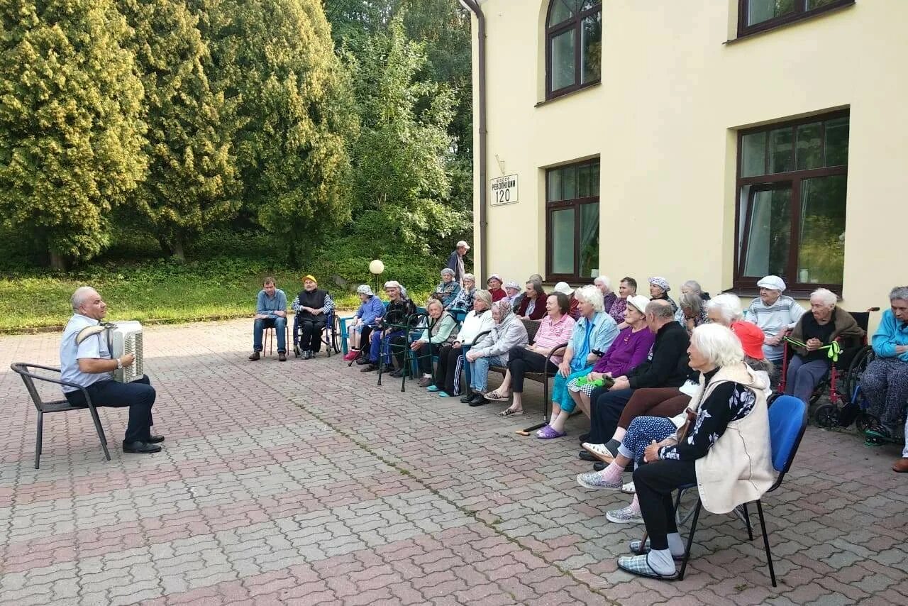 Дом престарелых Ялта СПБ. Пансионат для пожилых Крым. Пансионат для пожилых в СПБ. Пансионаты для престарелых в Крыму.