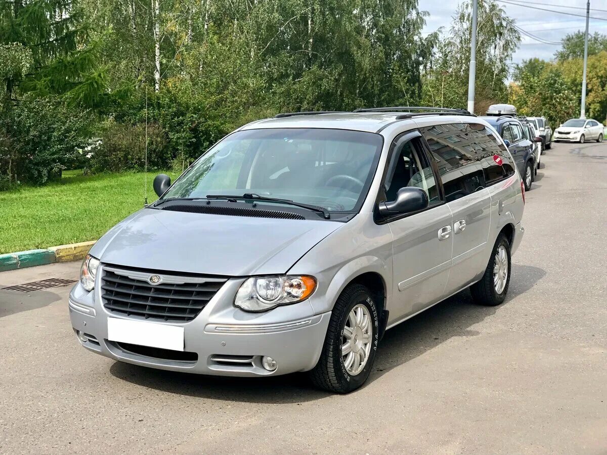 Минивэн 2005 года. Chrysler town country 2005. минивэн крайслер таун кантри. chrysler town &amp; country iv рестайлинг. крайслер минивэн 2005.