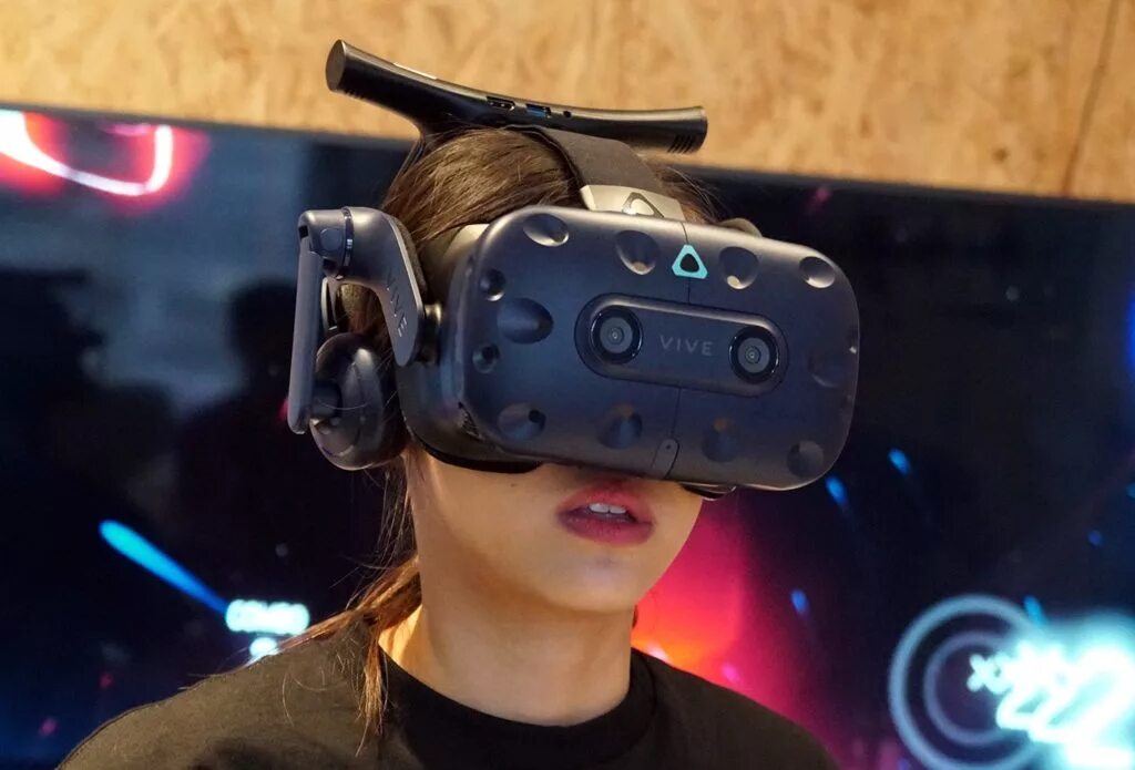 Vr очки шлемы. VR очки Vive Pro. VR шлем 360max. VR шлем Vive. HTC Vive Pro беспроводной.