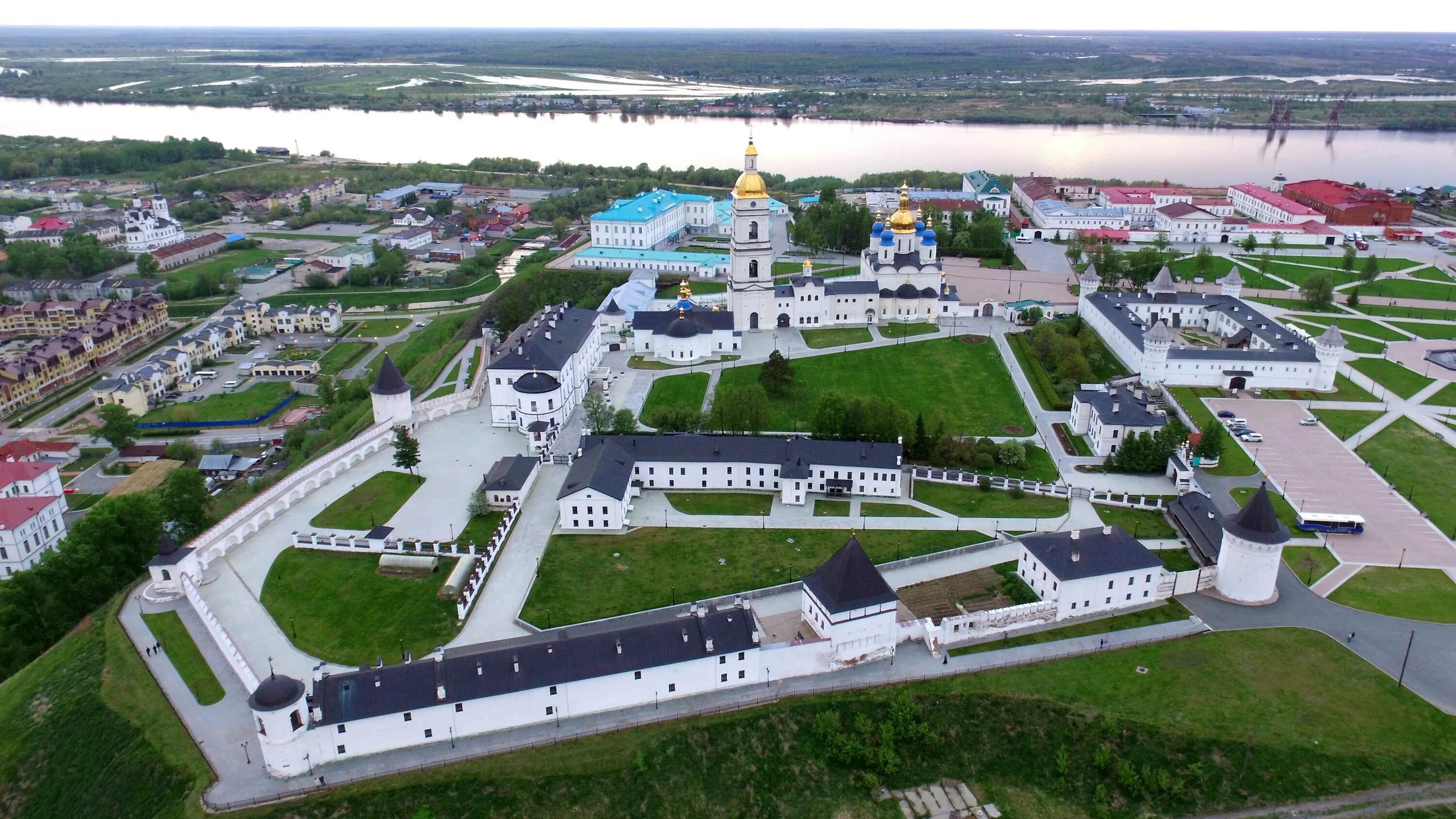 Тобольск сколько лет. Тобольский кремль тобольск. тобольский музей-заповедник, тобольск, красная площадь. достопримечательности тобольска. тобольский кремль.. тобольский кремль музей.