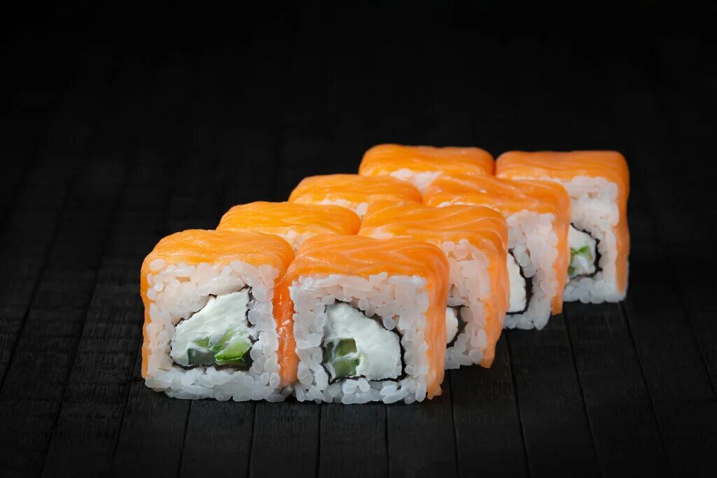 япоша вид роллов. композиции из роллов суши. филадельфия лайт токио сити. день суши. очень много роллов.