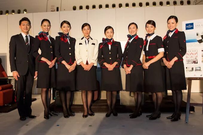 Japan Airlines стюардессы. Новая форма с7. Japanese Cabin Crew. TUI авиакомпания Cabin Crew. Современная форма конкурса