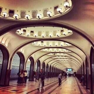 Салон метро маяковская