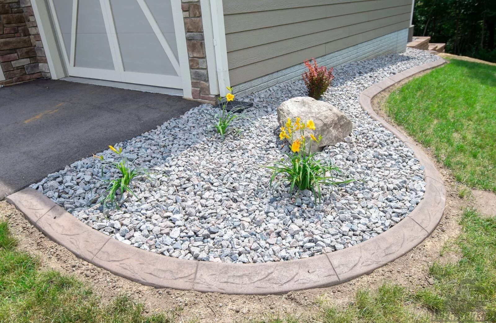 шалька в ландшафтном дизайне. со щебнем. щебень гранитный фр. со щебнем. щебень гравийный 5-20 дорожки.