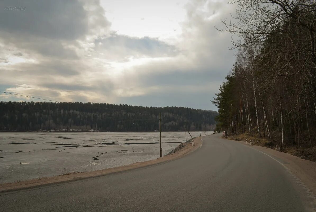 ладога разорванное кольцо блокады. дорога жизни блокадного ленинграда. блокада ленинграда ледовая дорога. ладожская трасса. дорога через ладожское озеро блокада ленинграда.