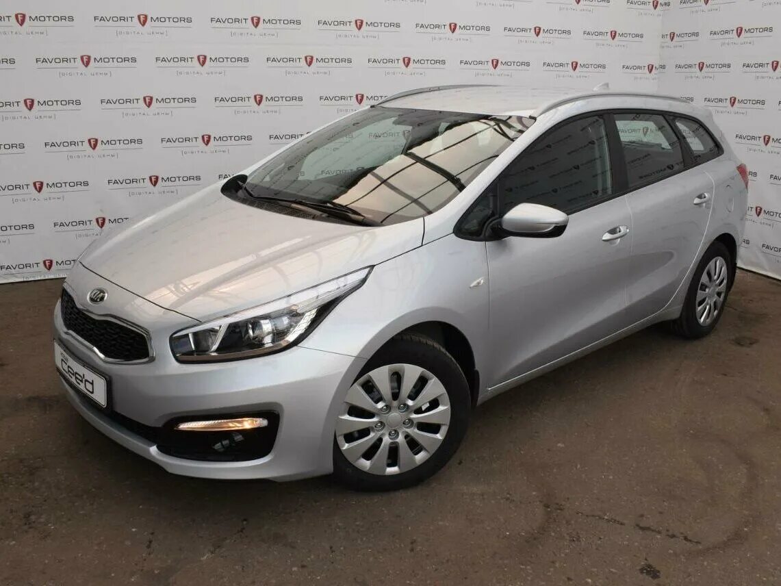 Kia Ceed универсал серебристый. Киа СИД универсал серый. Кия СИД 2 Рестайлинг. Kia Ceed 2018 года универсал серебристый.