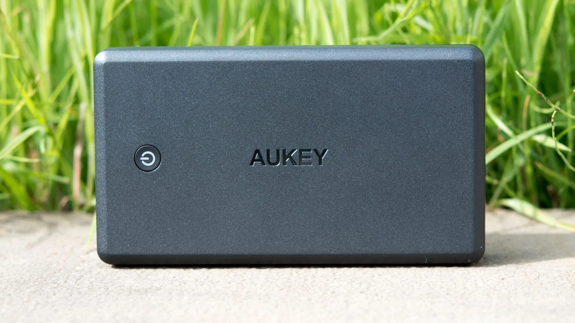 Мощный повер. Аккумулятор Aukey PB-t11. Aukey Power Bank 30000mah. Aukey повербанк 20000. Повербанк ксиоми 30000 МАЧ.