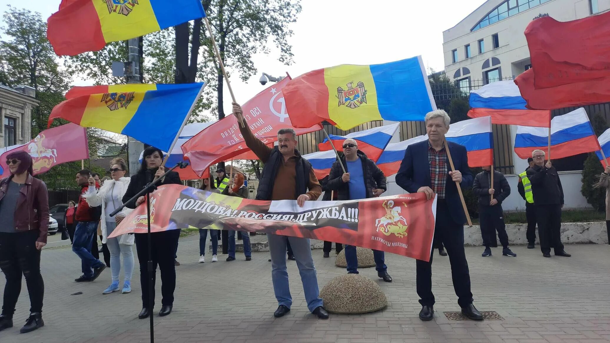 Митинги в Молдавии. Митинг в Молдове сейчас 2022. Молдавия митинги в поддержку России. Демонстрация в Кишиневе сейчас.