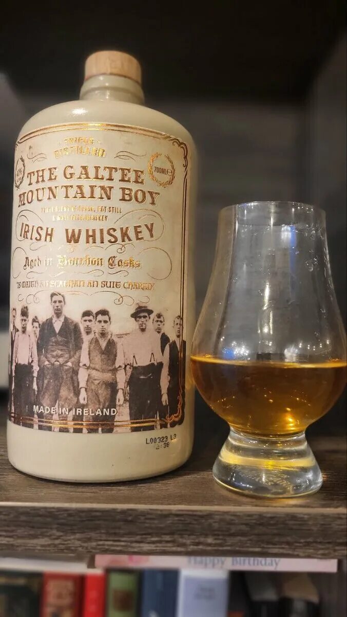 Irish whiskey the galtee mountain. Виски the Galtee Mountain. Mountain boy виски. The Galtee Mountain boy Irish Whiskey. Виски the Galtee Mountain boy Irish Whiskey 0.7 л.