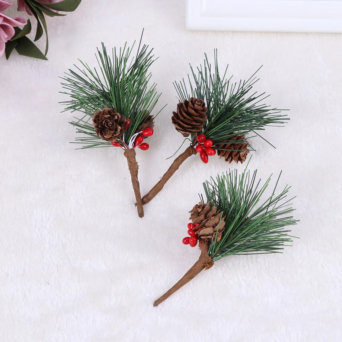 букет с еловыми ветками. композиция из сосновых веток в вазе. новогодний букет в вазе. хвойный лапник. новогодняя композиция из старой елки.