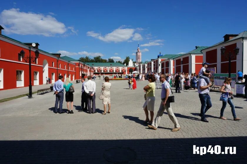 Переехать в калугу. Гостиный двор Калуга. Гостиные ряды Калуга. Ансамбль Гостиного двора Калуга. Площадка Гостиный двор Калуга.