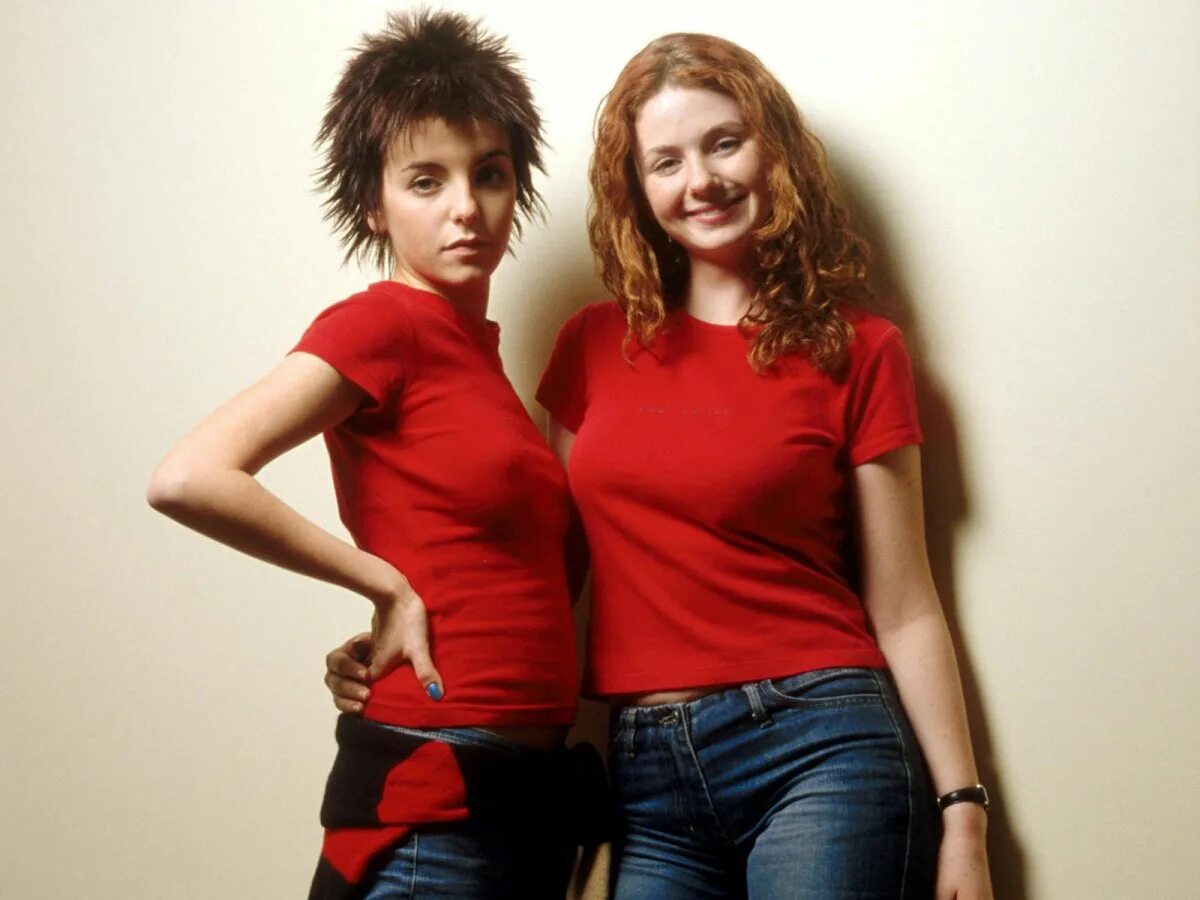 Лена и юля. Группа t.a.t.u. юля волкова и лена катина в молодости. группа t.a.t.u 2025.