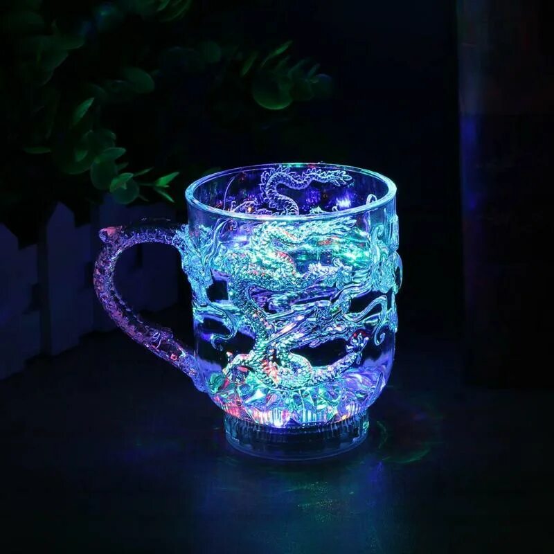 Светящаяся кружка с драконом. Светящиеся кружки. кружка с подсветкой. светящаяся чашка. кружка светится.