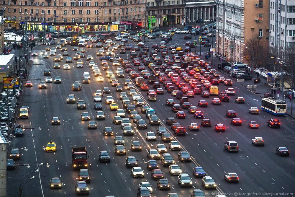 Сколько на улице то. Пробка на садовом кольце. Тверская улица в Москве пробки. Зубовский бульвар 16 полос. Садовое кольцо Москва.