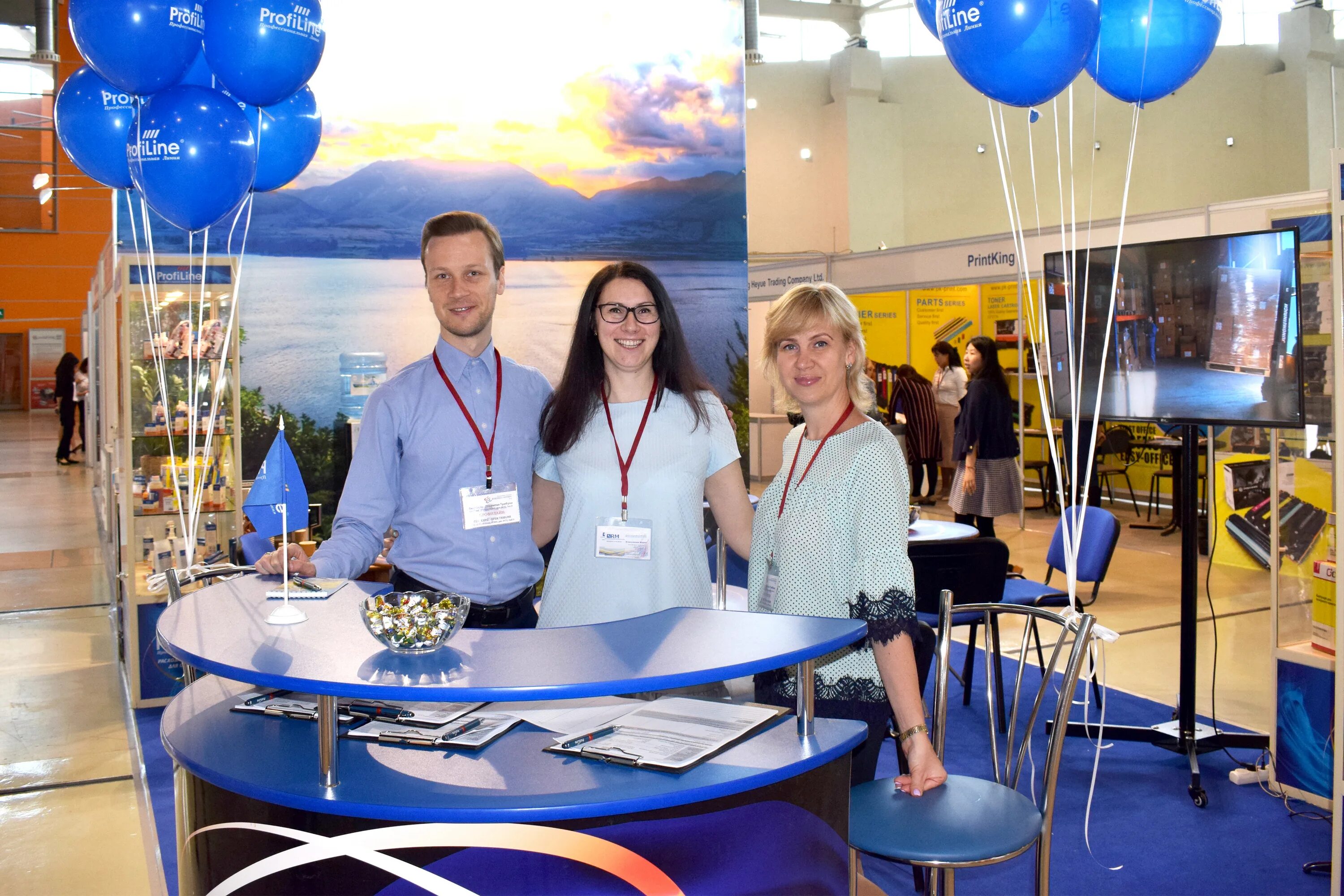 Рм компания. Компания р м. Бизнес выставка. Колсандинговая компания elect. Выставка business inform.