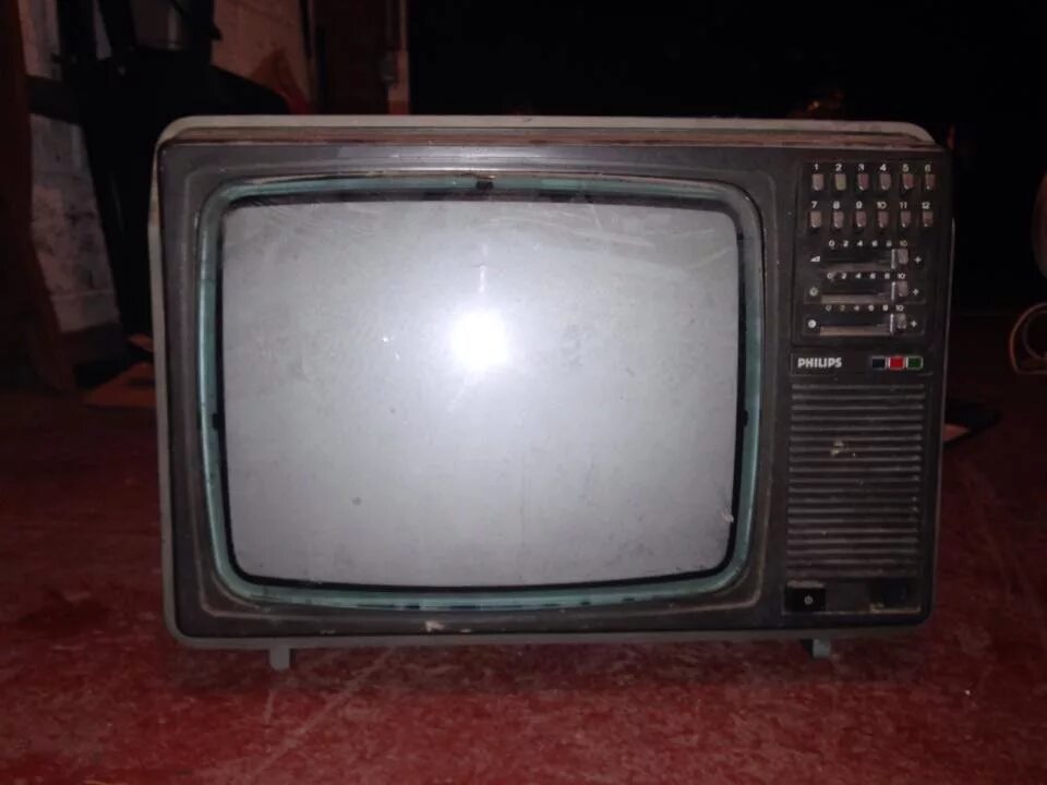 Старый телевизор. Старый нерабочий телевизор. Скупают старые телевизоры. Очень старый телевизор.