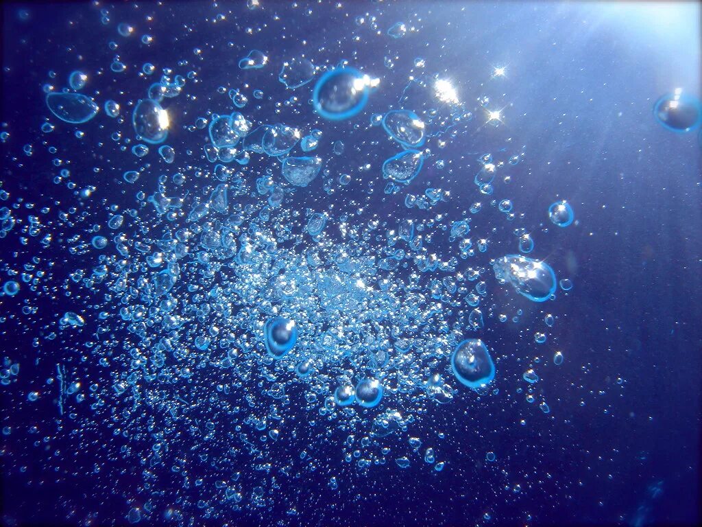 Пузырьки в воде. Пузыри под водой. Водяной пузырь. Фон вода с пузырьками. Кислород воздуха растворяется