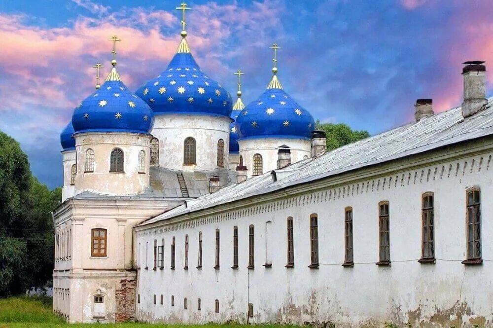 Мужской монастырь новгородская область. Свято-Юрьевский монастырь Великий Новгород. Свято-Юрьев мужской монастырь Великий Новгород. Свято Юрьевский мужской монастырь в Великом Новгороде. Монастыри Великого Новгорода Юрьев монастырь.