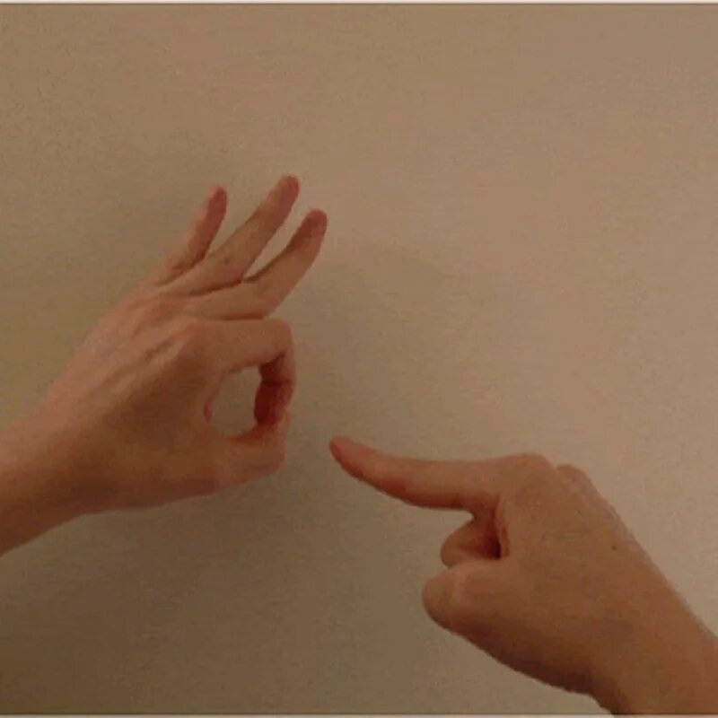 один в куньку. жесты пальцами. нравится ли мужчинам палец. нравится ли мужчинам палец. мужские обручальные кольца на руке.