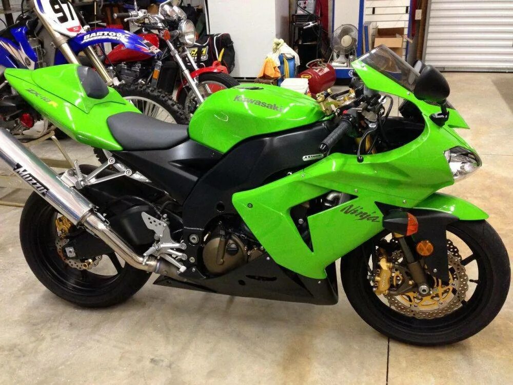 Кавасаки ниндзя 900 zx9r. Kawasaki zx10r 2004. Kawasaki zx10r 2005. Kawasaki zx10 2005. Кавасаки 2004 года.