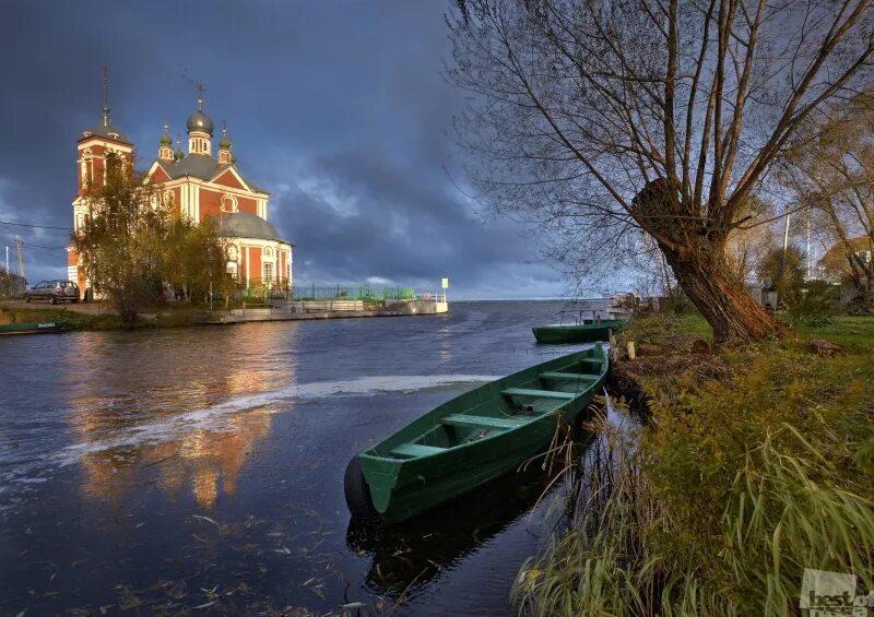 Плещеева река. Устье реки Трубеж Переславль Залесский. Река Трубеж Переславль Залесский. Река Трубеж Переславль. Церковь на реке Трубеж в Переславле.