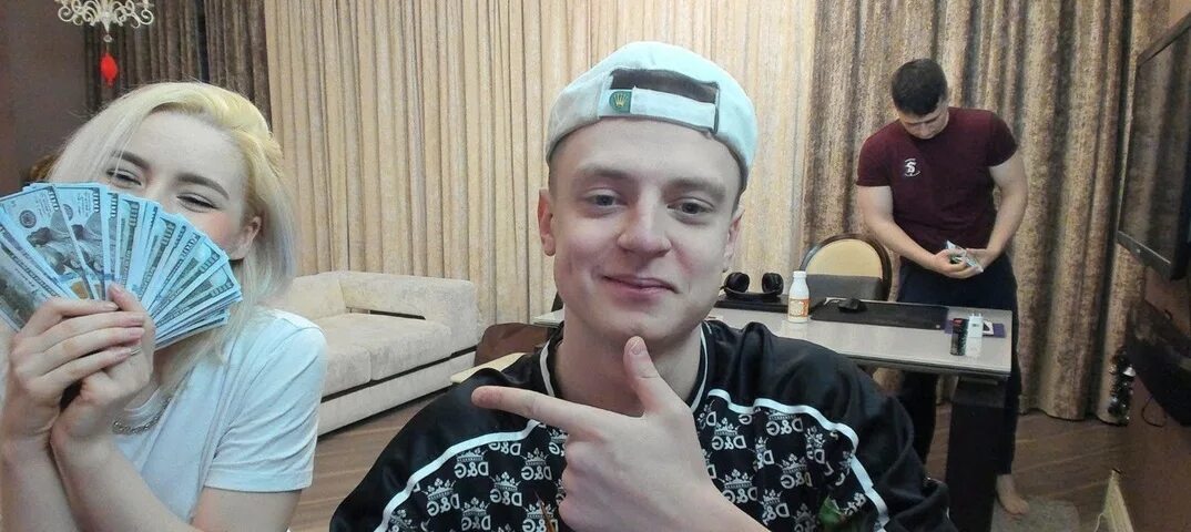 Бури стример. Мелстрой казик. мелстрой на аву. бурим стрим.