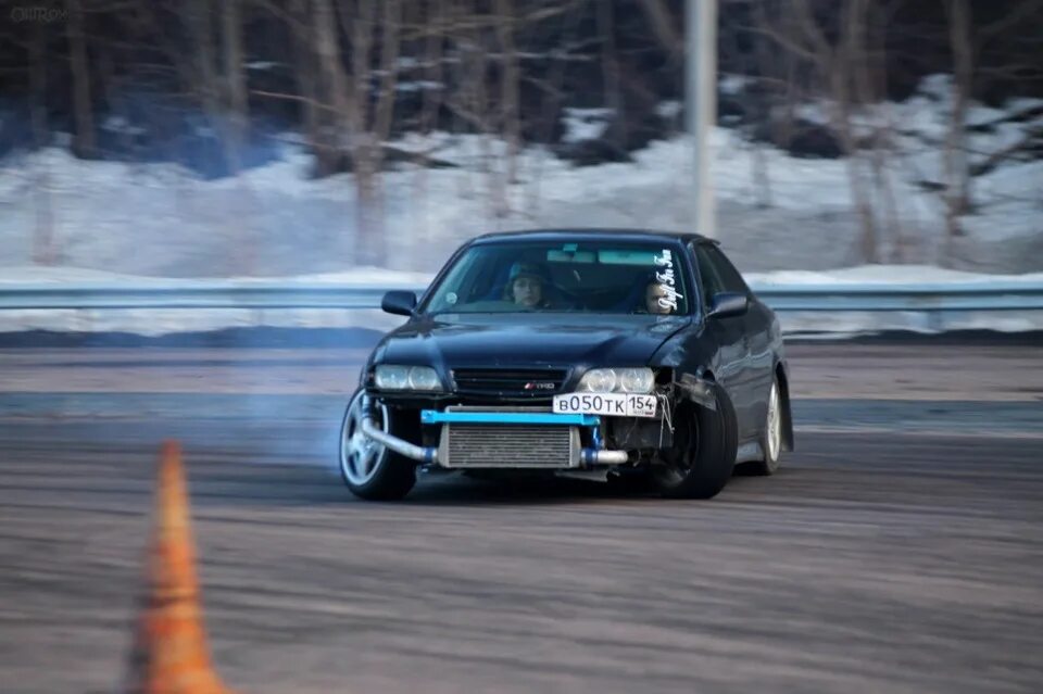 Toyota Chaser Drift. Чайзер 100 дрифт. Toyota Chaser 100 в дрифте. Дрифт Чайзер 2.5.