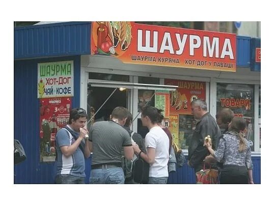Шаурма вокзальная. Шаурма на вокзале. Шаурма фото. Ларёк шаурмы в метро. Вкусная шаурма.