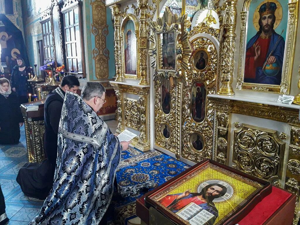 Во сколько утренняя служба в воскресенье. Утреня богослужение. Утреннее богослужение. Вторник первой седиицы Великого поста. Утренняя служба в церкви в воскресенье.