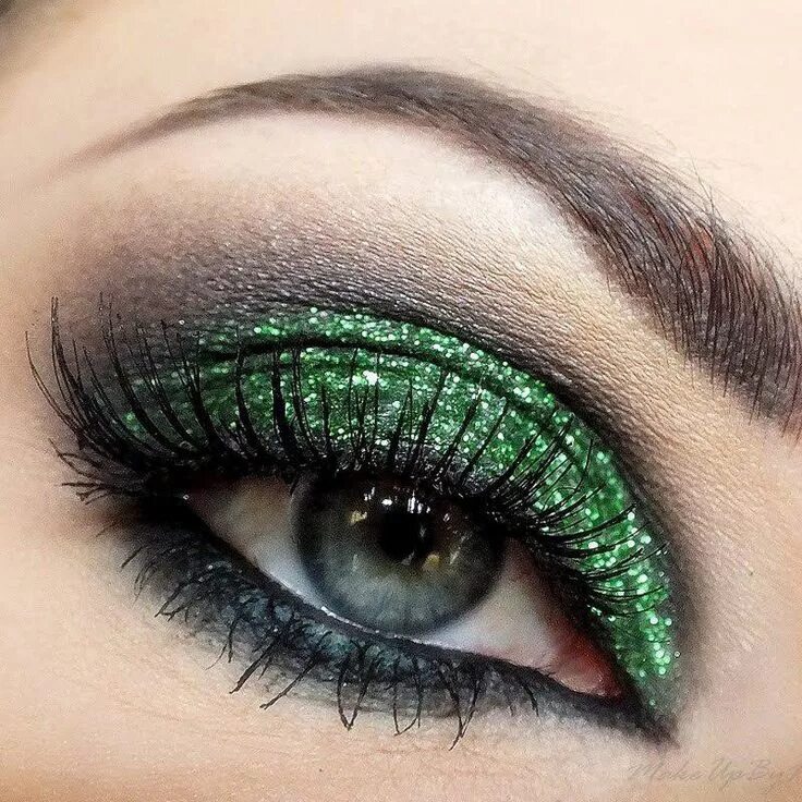 Yeux vert. Серый макияж для зеленых глаз. Yeux vert. Зеленый татуаж глаз. Зеленый смоки айс.