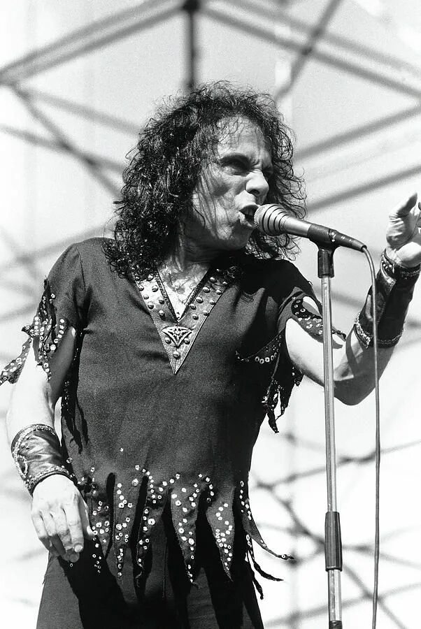 James dio. Ронни дио. Ronnie James Dio. Ронни дио Black Sabbath. Блэк Саббат с дио.