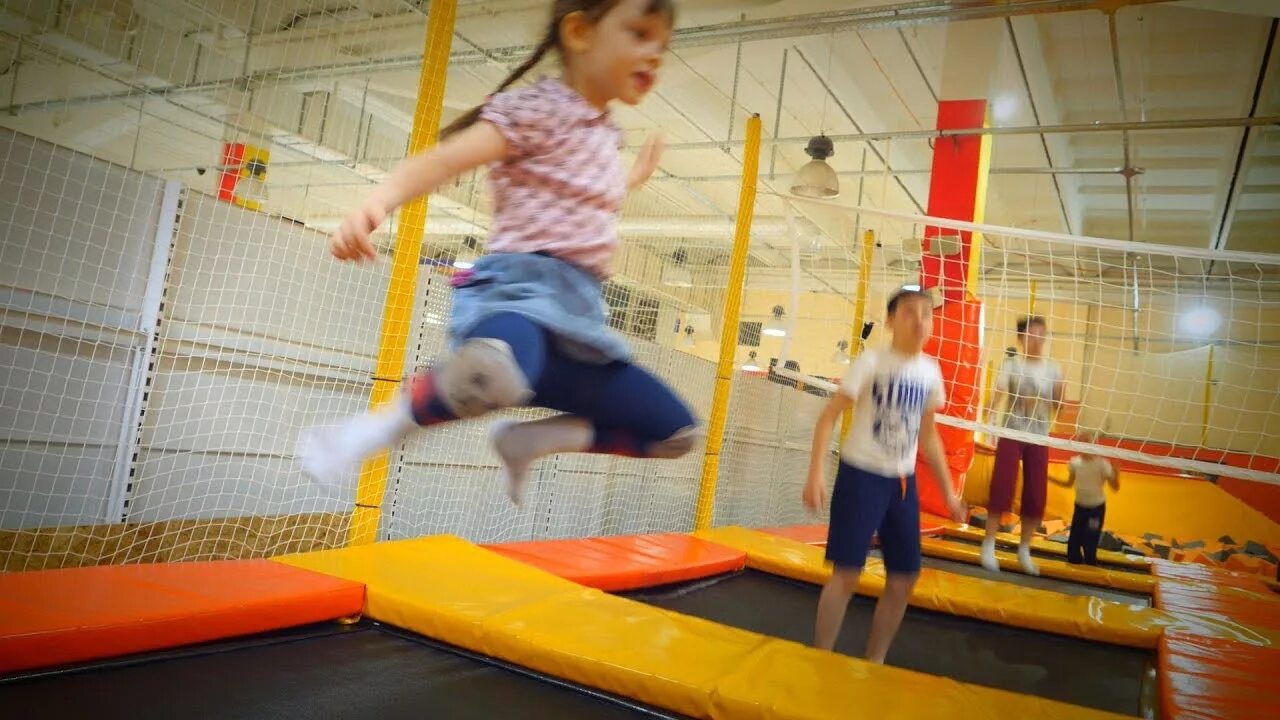 Батутный центр симферополь. Батутия симферополь. батутный парк симферополь центрум. батуты симферополь батутия. батутный центр симферополь севастопольская.