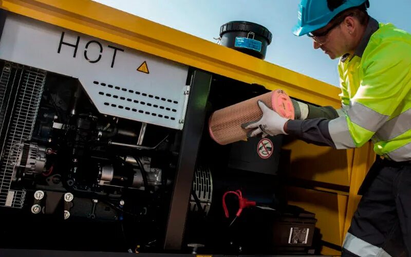 Оборудование для компрессора. Техническое обслуживание компрессоров. Монтаж винтового компрессора. Техобслуживание винтового компрессора. Обслуживание компрессоров atlas copco.