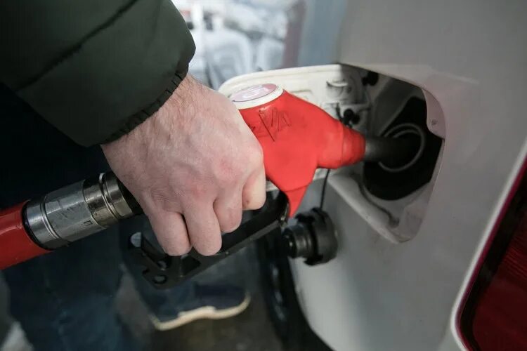 Дизельное топливо euro-6 танеко. Дт. Завод бензина танеко. Бензин топливо. Бензин.