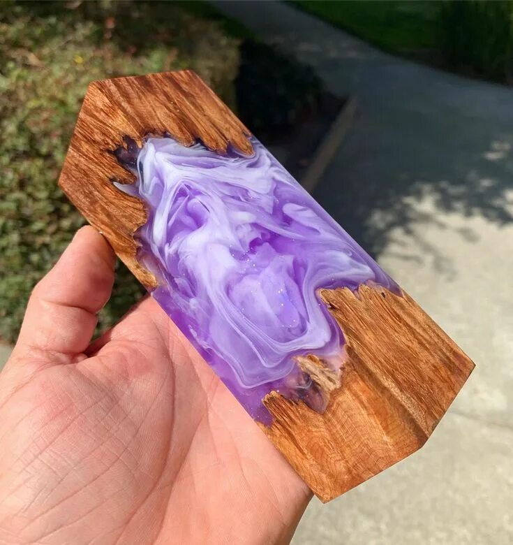 Изделия из эпоксидной смолы. Кулон из эпоксидной смолы кристалл. Украшения из дерева и эпоксидной смолы своими. Epoxy resin art бижутерия. Изделия из эпоксидки.