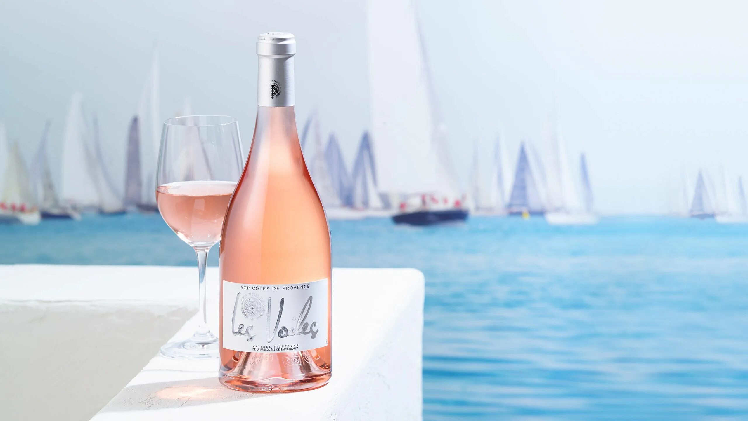 More champagne please. Шампанской на фоне моря. Вино и море. Шампанское на яхте. Шампанское на море.
