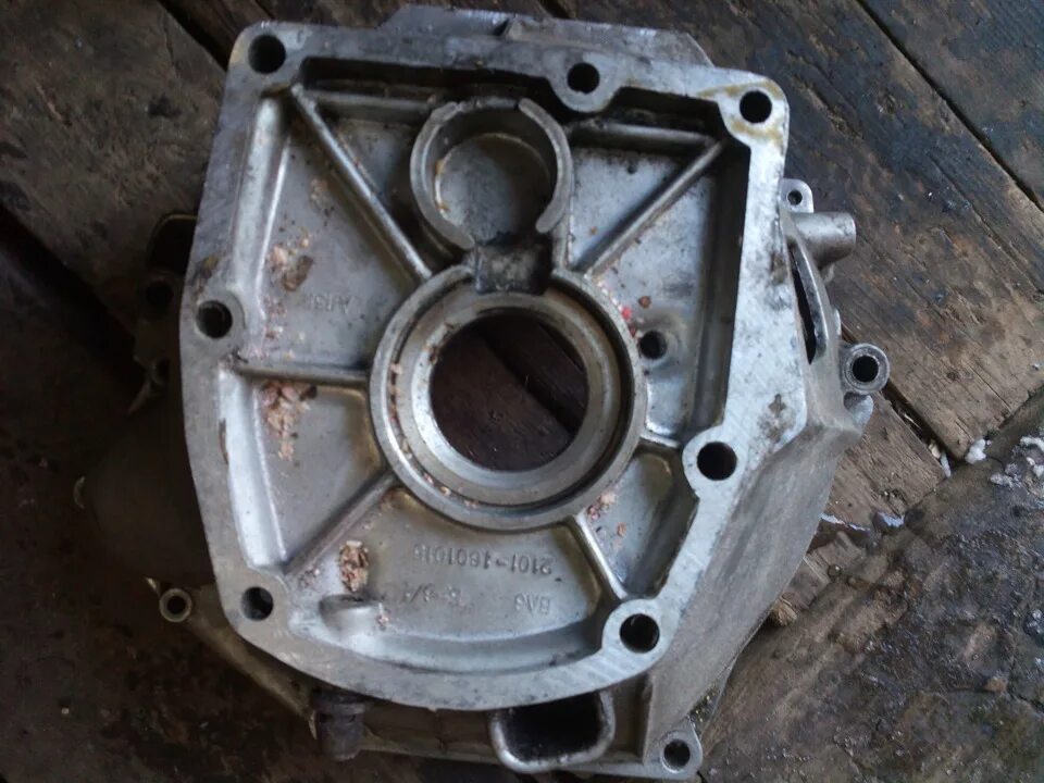 Колокол ваз 2107. Кпп ваз 2107 без колокола. Колокол ваз. Колокол ваз. Колокол коробки передач ваз 2107.