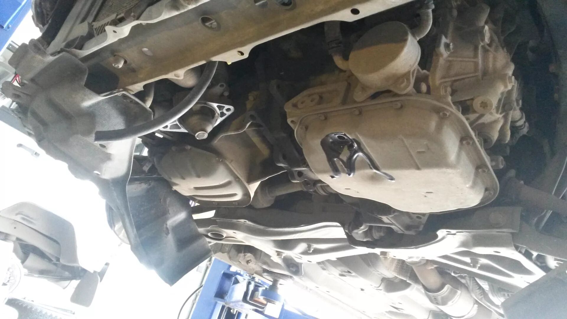 Заливная пробка в акпп тойота рактис. Toyota ractis ncp100. Вариатор тойота рейз. Щуп вариатора toyota vellfire. Тойота рактис замена масел.
