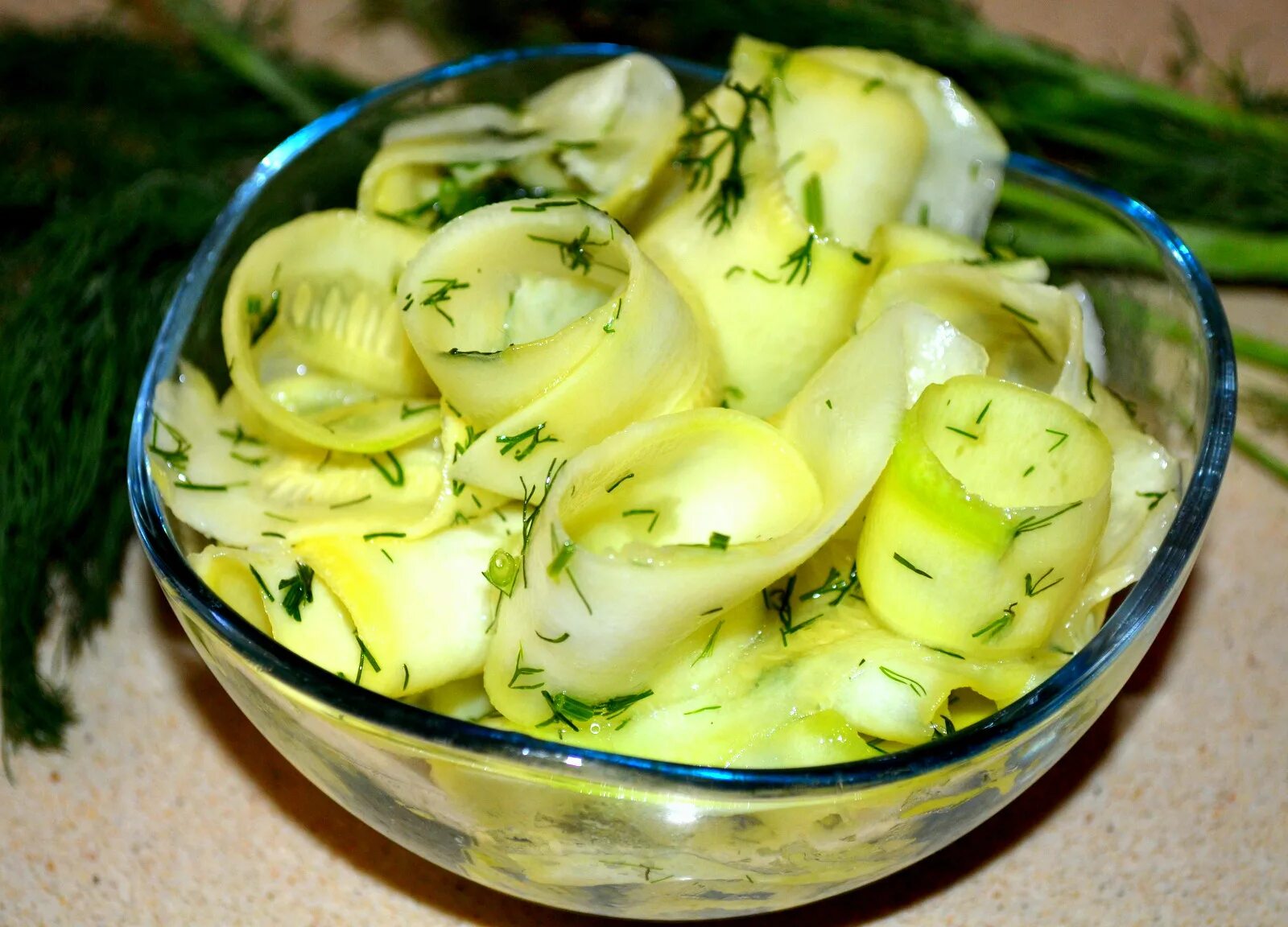 Закуска из кабачков быстрого. Маринованные кабачки слайсами. малосольные кабачки. маринованные кабачки быстрого приготовления. закуска из сырых кабачков.