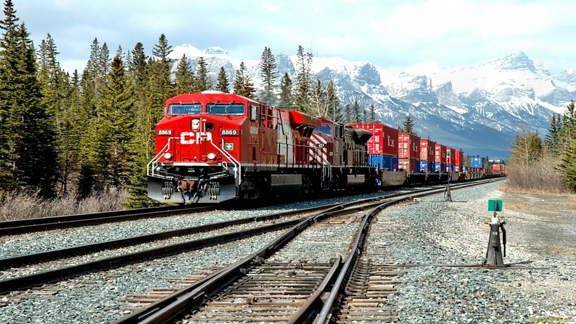 Видео дороги поезда. Канадская Тихоокеанская железная дорога. Российские поезда. Поезд в горах. Поезд РЖД.
