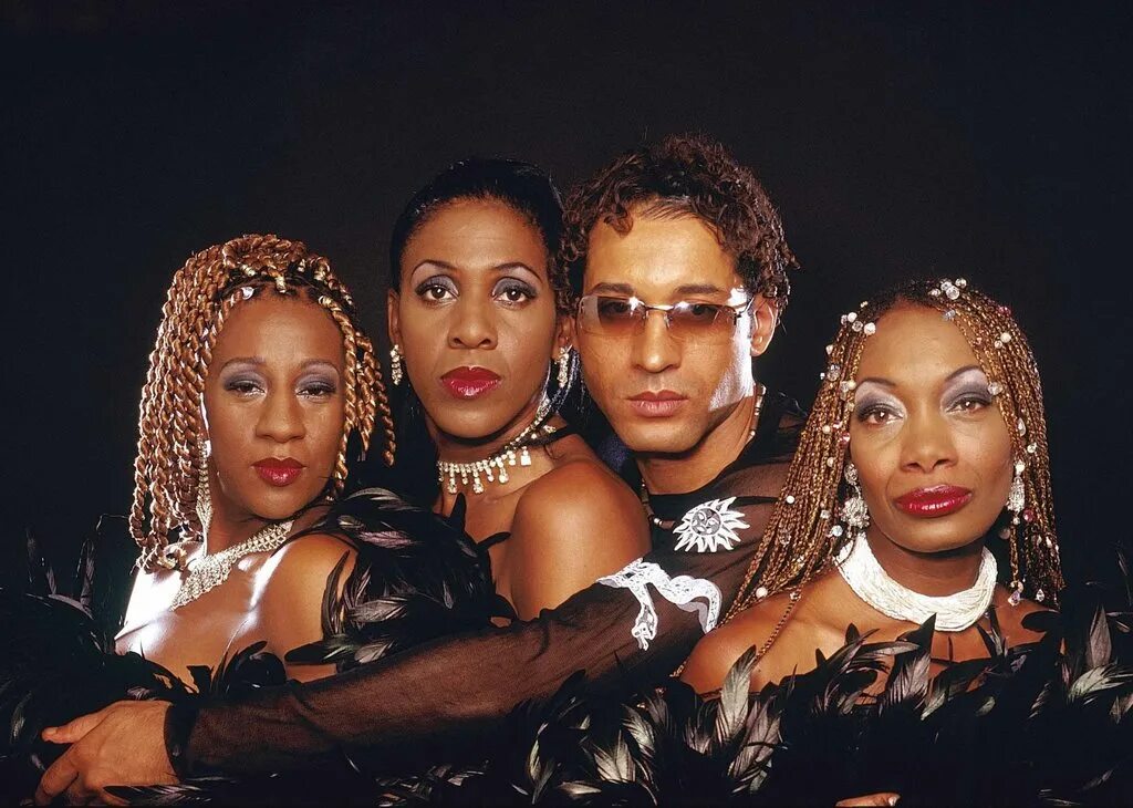 Группа Boney m. 80х. Лиз Митчелл Boney m. Лиз Митчелл Бони м в молодости. Группа Бони м 1976. Песни 90 зарубежных исполнителей