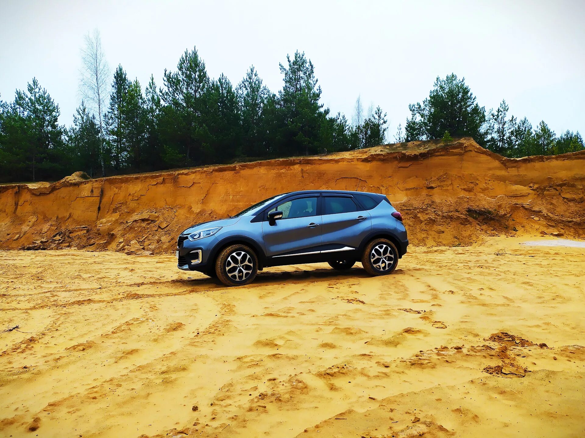 Рено карьер. Renault Kaptur 1,6 4x2 CVT X-Tronic. Renault 1,6 CVT X-Tronic Special Edition. Фото белый Каптур на бездорожье.