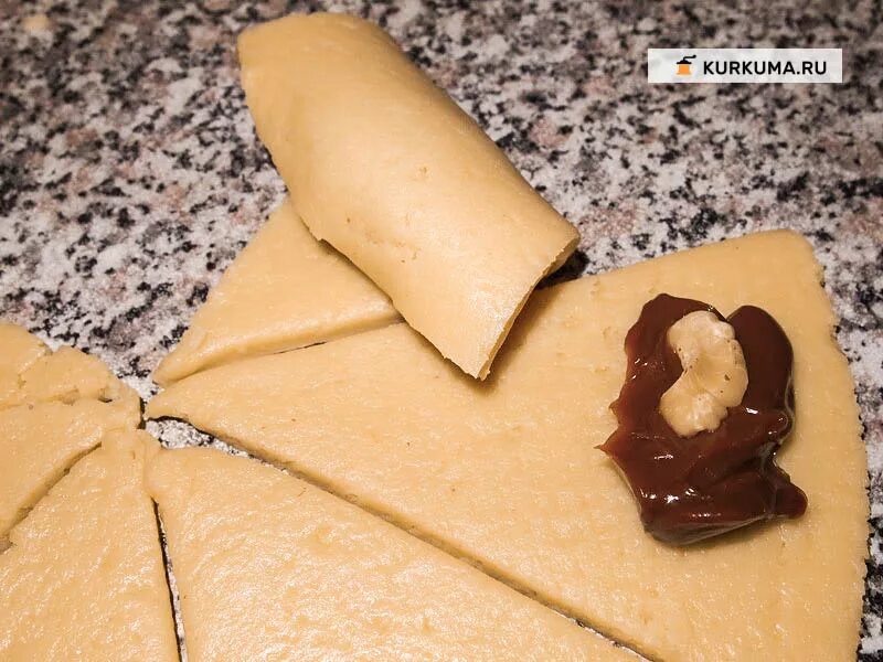 слоеное пирожное со сгущенкой. торт со слоеного теста со сгущенкой. ватрушки с вареной сгущенкой в духовке. слоеное пирожное со сгущенкой. крем сгущёнка с маслом для торта.