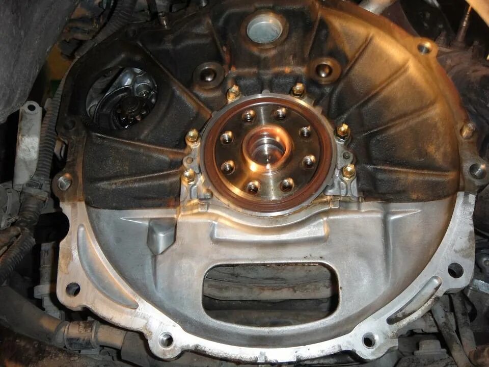 Сальник коленвала 4м40 задний. Коренной сальник двигателя 2. Коренной сальник двигателя f18b. Коренной сальник двигателя f18b. Коренной сальник двс мерседес 334.