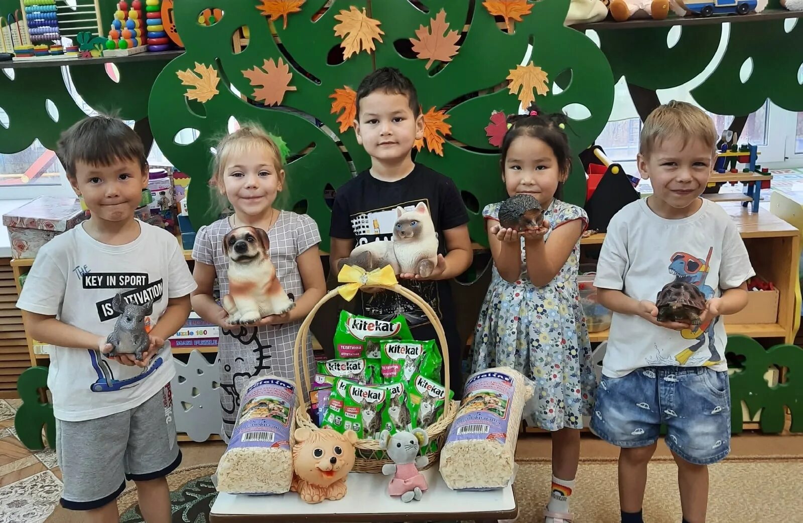 Детский сад апельсин. Благотворительная акция рисунок. Благотворительные акции примеры. Акция добрые руки. Благотворительная акция помощь детям.