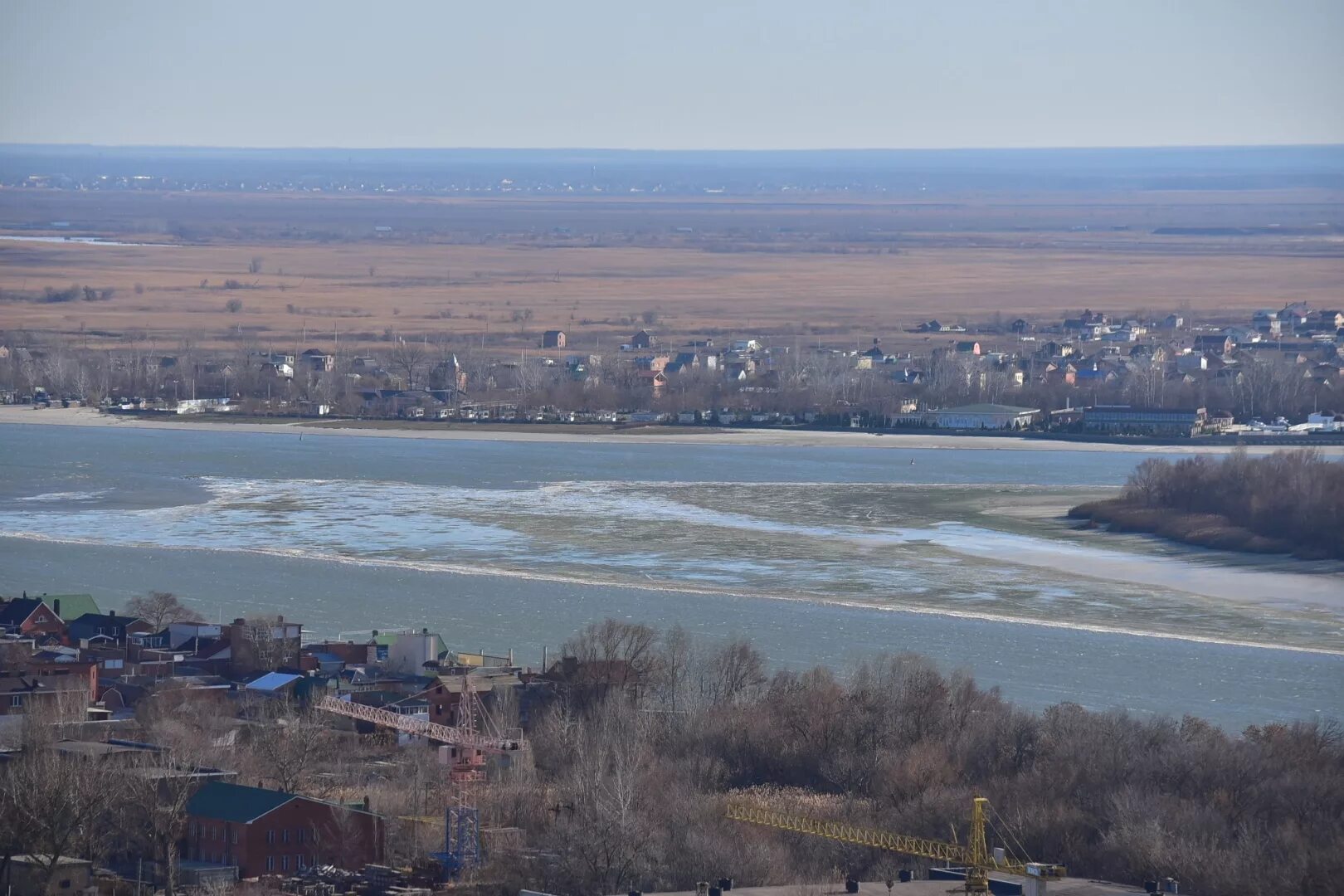 Температура воды в реке дон в ростове. Ростов на Дону река. Река Дон обмелела. Обмеление Дона в Ростове на Дону. Фото реки Аксай Ростовской.