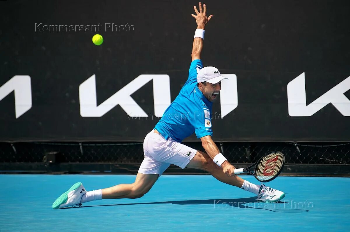 Rod laver arena australia, melbourne. Медведев теннис австралия 2022 третий круг. Australian open теннис логотип. Трансляция открытого чемпионата австралии. Теннис австралия опен 2023.