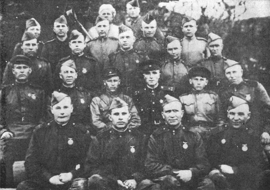 3 стрелковая дивизия. 44 гвардейский стрелковый полк. 427 сп 192 сд. 148 гвардейский стрелковый полк. 252-я стрелковая дивизия.