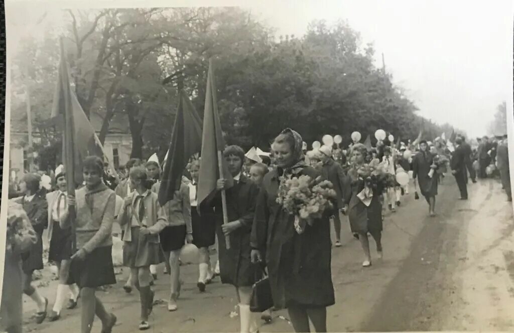 Первомай парад СССР. Парад 1 мая СССР. 1 Мая шествие СССР. 1 Мая 1970 года. Среда 1 мая