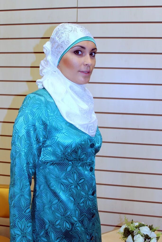 Никах познакомиться. Платки для мусульманок голубой. Мусульманские платки для никияха. Мусульманский наряд для никаха. Мусульманские платья на никах.